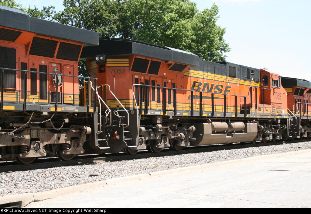 BNSF 7052